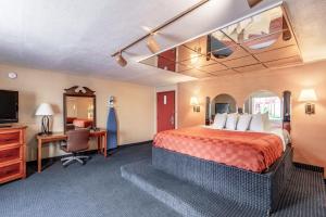 红地毯酒店 - 斯坦福德客房内的一张或多张床位