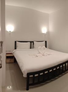 Chaweng best hotel and hostel samui客房内的一张或多张床位