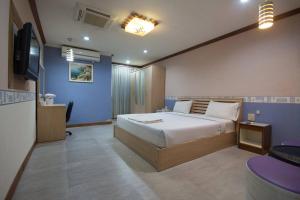 Khon Kaen Ruenrom Hotel客房内的一张或多张床位