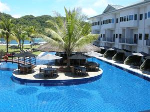Cove Resort Palau内部或周边的泳池