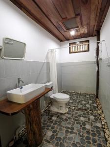 Tadlo Lodge的一间浴室
