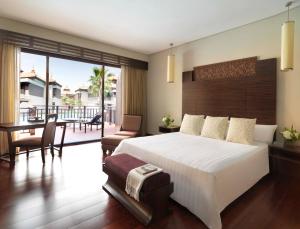 迪拜棕榈岛安纳塔拉度假酒店客房内的一张或多张床位