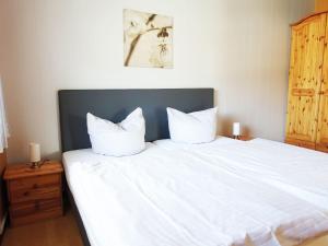 Spacious Apartment in Bollendorf in Nature Park客房内的一张或多张床位