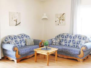 Spacious Apartment in Bollendorf in Nature Park的休息区