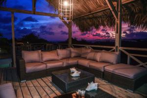 Villa Hakuna Matata Bonaire - Pool & Sea View的休息区