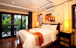 3 Bedroom Seafront Villa with Bay View Koh Phangan SDV234-By Samui Dream Villas客房内的一张或多张床位