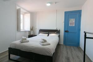 Change The World Hostels - Cascais - Estoril客房内的一张或多张床位