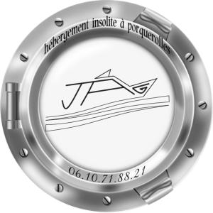 波克罗勒岛HEBERGEMENTS BATEAUX A QUAI的一种在高聚孔内独立字眼的手表