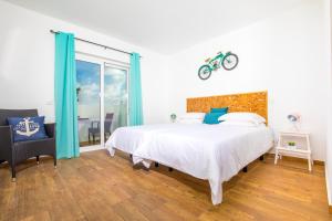 Sagres Sun Stay - Surf Camp & Hostel客房内的一张或多张床位