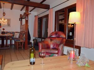 Spacious Holiday home in Feriendorf Frankenau near Forest的休息区