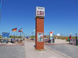 格拉尔-米里茨Ferienhaus Graal_Mueritz MOST 2351的海滩上的砖杆上的标志