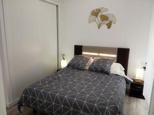 Alicante Center Apart客房内的一张或多张床位