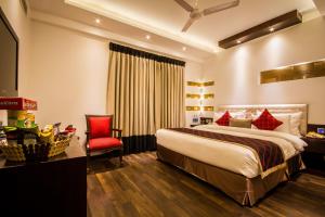 Hotel Grand Godwin - Near New Delhi Railway Station - Paharganj客房内的一张或多张床位
