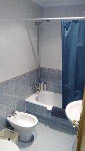Apartamento Sobradelo的一间浴室