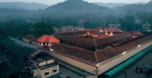 科鲁鲁Paradise Wild Hills Kodachadri的山地建筑的顶部景色