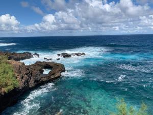 巴尔洛文托La Fajana Paradise的海洋的岩石和水景