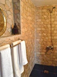 达纳科拉莱西利亚酒店的一间浴室