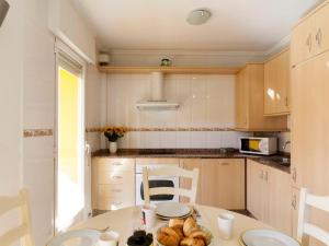 Apartment Cascadas de la Marina-3 by Interhome的厨房或小厨房