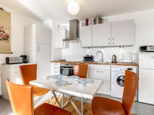 Apartment Clos Savignac by Interhome的厨房或小厨房