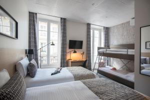 Hotel Saint Gothard客房内的一张或多张双层床