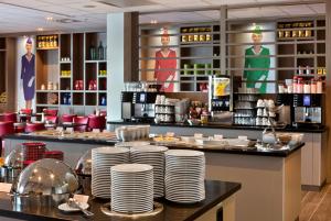 Fletcher Hotel-Restaurant Wings-Rotterdam餐厅或其他用餐的地方