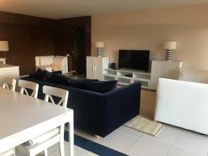 Salgados Beach Apartment 6A的休息区