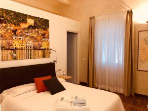 斯廷蒂诺B&B Mare di Fuori的一间卧室配有一张壁画床