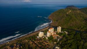 雅科The Palms Ocean Club Resort的海洋旁度假胜地的空中景致