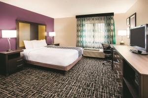 辛辛那提东北-梅森拉金塔旅馆及套房酒店客房内的一张或多张床位