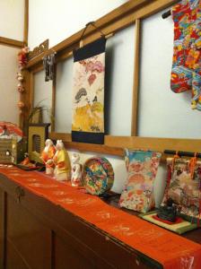京都洛顶旅馆的台面上配有玩具和枕头