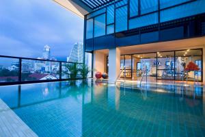 Citadines Sukhumvit 8 Bangkok内部或周边的泳池