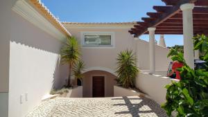 布德恩斯Lovely Burgau villa just 3 mins walk from beach的相册照片