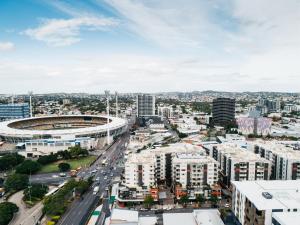 布里斯班Gabba Central Apartments的城市空中景观和建筑