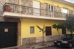 比雷埃夫斯Entire House with garage, yard at Amfiali close to Piraeus Port的相册照片