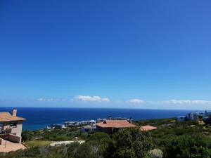 海景或在公寓看到的海景