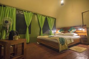360 Rainforest客房内的一张或多张床位