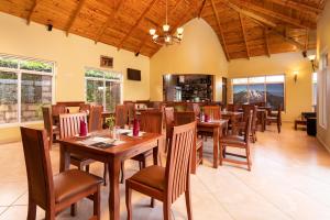 Mrimba Palm Hotel餐厅或其他用餐的地方
