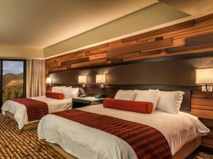 Bally's Lake Tahoe Casino Resort客房内的一张或多张床位