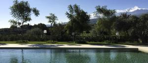 皮耶迪蒙泰埃特内奥故事餐厅及套房度假酒店的山底下水池