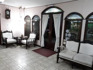 Hotel Alcázar的休息区