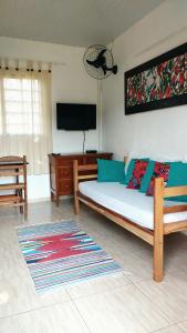 塞拉内格拉景观小屋农家乐的一间卧室配有一张床和一台平面电视