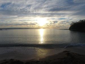 巴特曼斯贝普拉苏而立旅游度假大篷车假日公园的海滩上的日落和日落