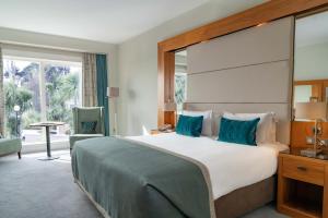 Portmarnock Resort & Jameson Golf Links客房内的一张或多张床位