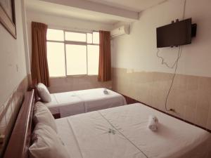 Hotel Aloe Uka客房内的一张或多张床位