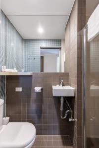 墨尔本城贝斯特韦斯特酒店的一间浴室