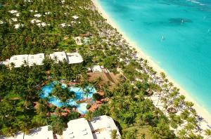 蓬塔卡纳Grand Palladium Bavaro Suites Resort & Spa - All Inclusive的海洋旁度假胜地的空中景致
