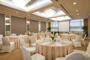 Village Hotel Bugis by Far East Hospitality的休息区