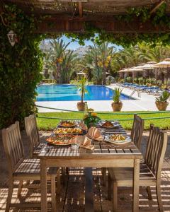 Le Corail Appart'Hotel Yasmine Hammamet内部或周边的泳池