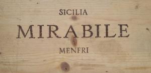 门菲里莱斯卡萨米拉比勒酒店的木签上写着默克尔字