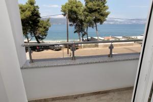 斯拉汀Villa Marija的阳台享有海景。